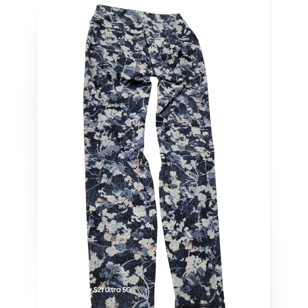 Lululemon Athletica woman's size 8 in floral Limited edition high-rise leggings.